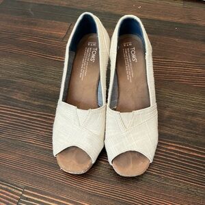 Toms Cream Wedge Shoes with Distinctive Sole Pattern